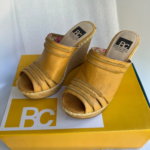 BC Footwear Platform Wedge Sandals Mustard Leather Sz 6 NIB - Picture 1 of 16